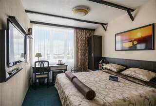 Гостиница River Park Hotel Новосибирск Стандартный двухместный номер с 1 кроватью или 2 отдельными кроватями-3